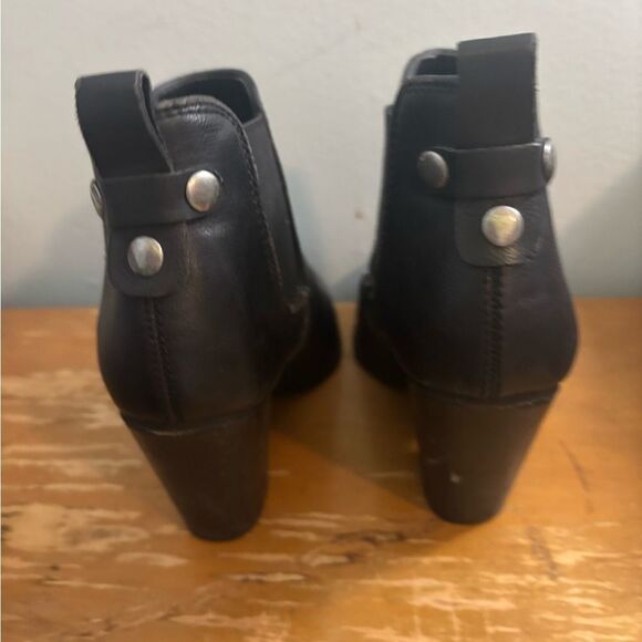 Elegant Black heel Ankle Boots size 7 EUC - Picture 3 of 4